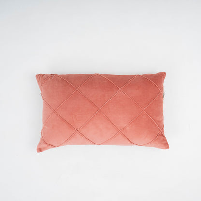 Almofada retangular 30x50 em veludo de algodão com estampa de losangos - capa + enchimento