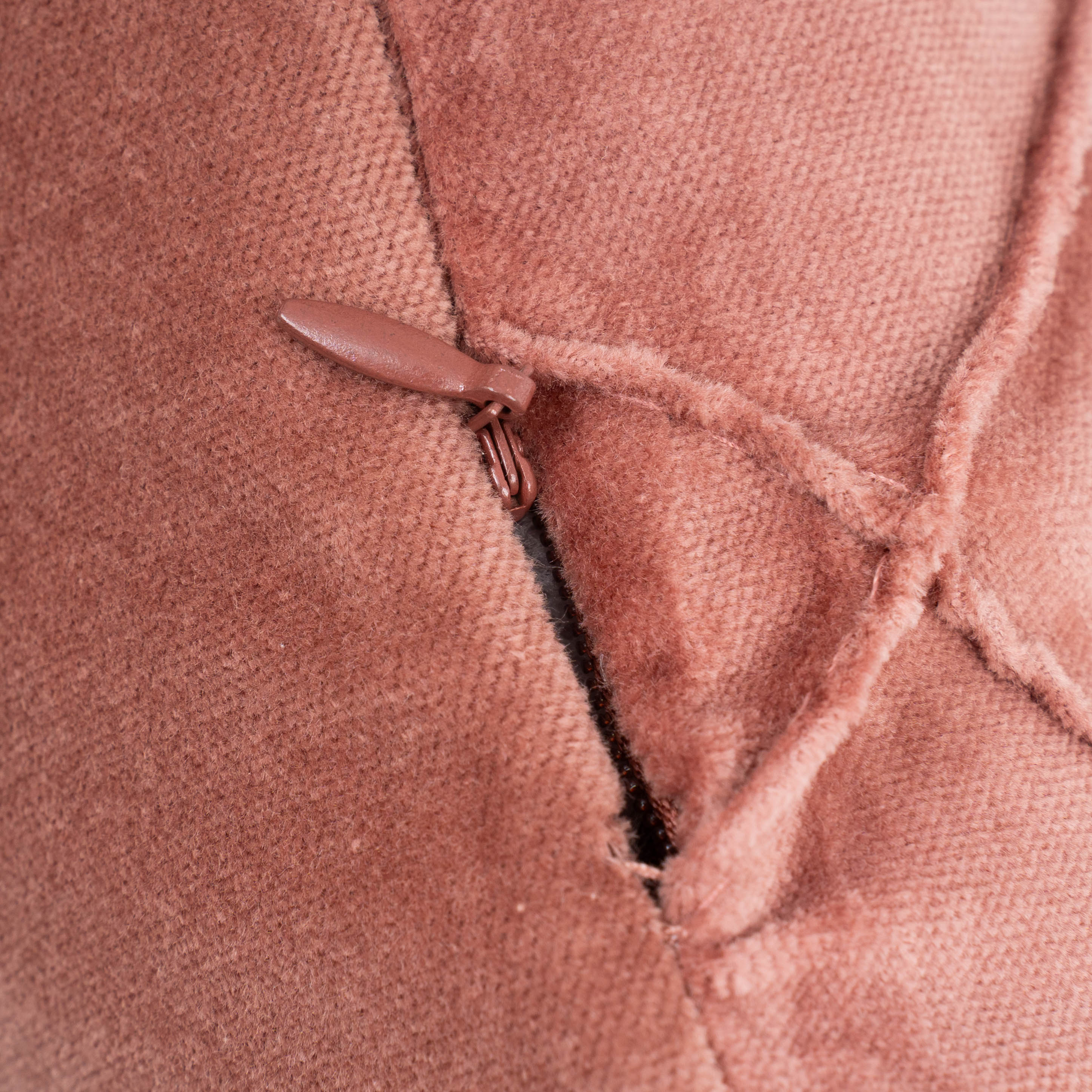 Almofada retangular 30x50 em veludo de algodão com estampa de losangos - capa + enchimento