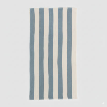 Toalha de praia em algodão 400g com listras azuis em denim.