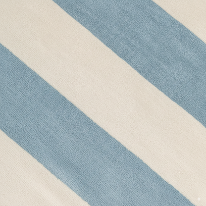 Toalha de praia em algodão 400g com listras azuis em denim.