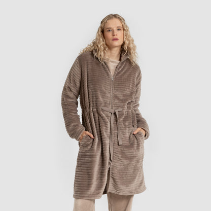 Robe de veludo marrom listrado com zíper