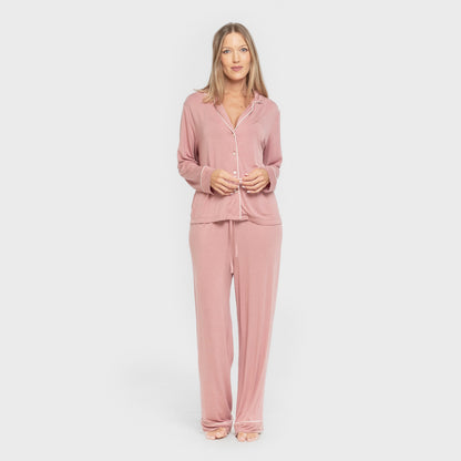 Pijama feminino de manga comprida em viscose na cor rosa malva, estilo camisa.
