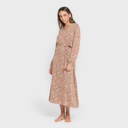 Vestido midi de viscose cor sérum, mangas compridas, decote em V, terracota.