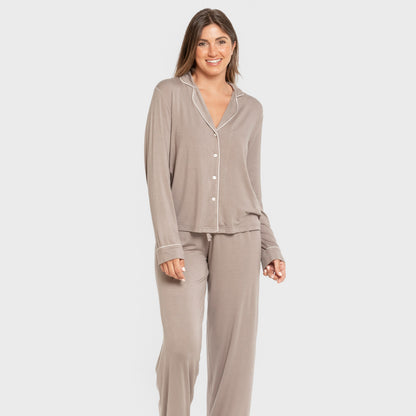 Pijama feminino de manga comprida em viscose, estilo camisa, cor vison.