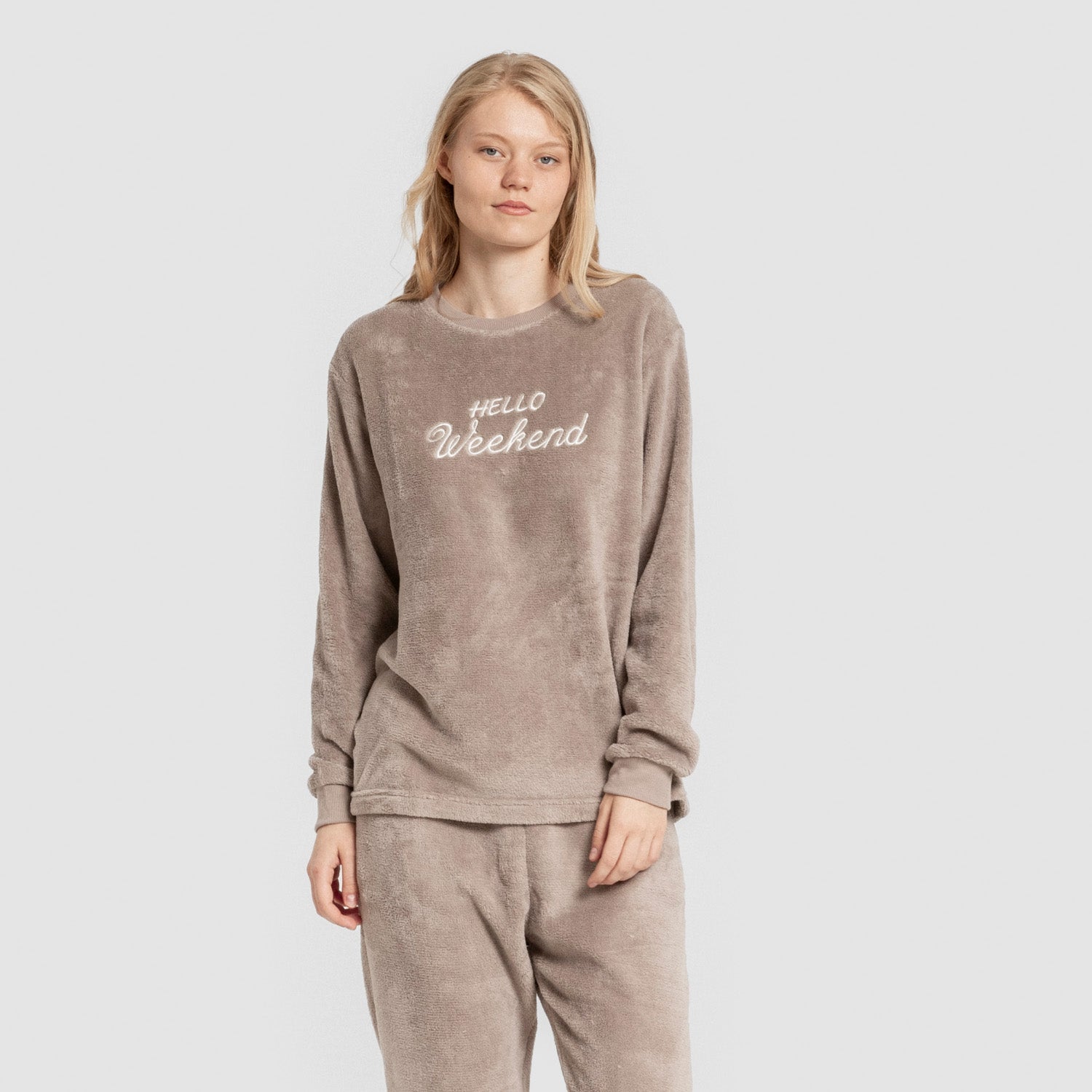 Pijama feminino Hello Weekend em fleece coral com punhos, marrom
