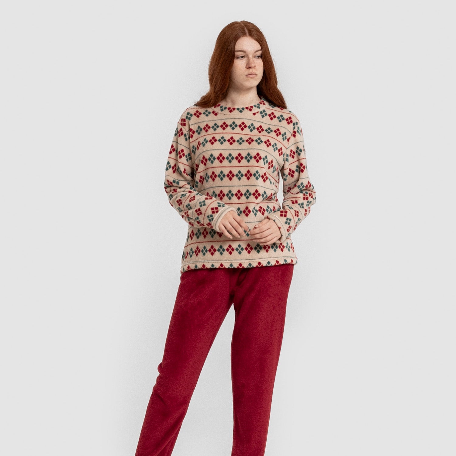 Pijama feminino Casimira em fleece coral na cor bordô.